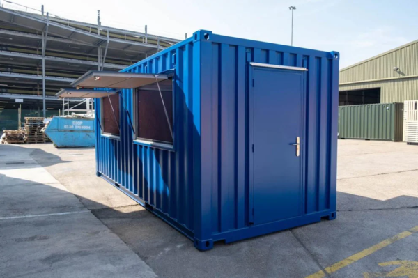 Contenedor comercial azul de 20 pies con doble escotilla de acero