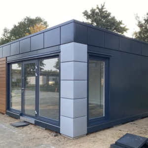 Oficina modular London de 6 x 4,70 m con panel sándwich de 150 mm