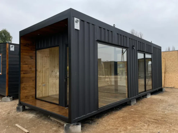 Oficina modular 24 m2 proyecto Dalí en acero plegado negro mate