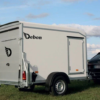 Remolque furgón Debon Roadster 255 con rampa integrada en la puerta