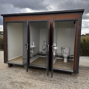Contenedor sanitario triple cabina tipo pabellón con tres puertas