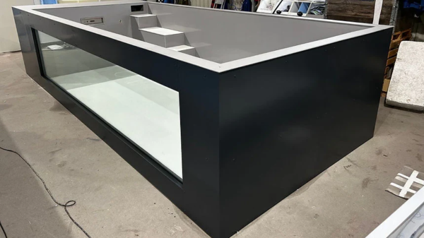Piscina de polipropileno de 6,5 m con ventana panorámica de 4 metros