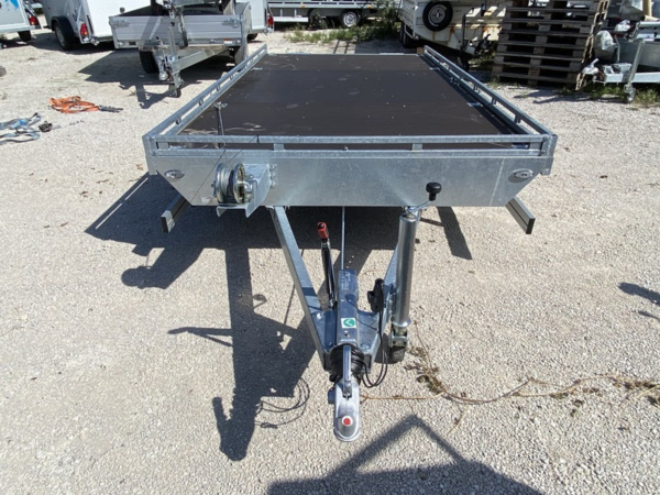 Remolque plataforma 5 metros Boro Atlas de 3500 kg con rampas