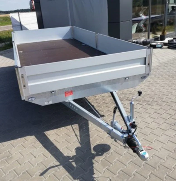 Remolque de plataforma con rampas Boss 6.0 de 3500 kg y 3 ejes