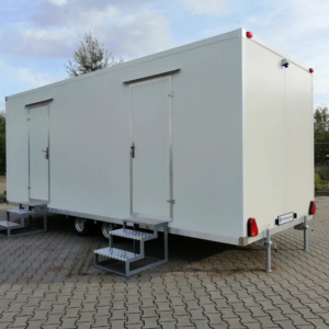 Remolque de baño con inodoro doble de 6 x 2,40 m sobre chasis galvanizado