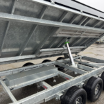 Remolque basculante 3 ejes HENRA de 3,5 t con laterales de aluminio
