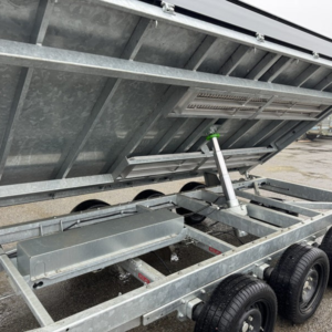 Remolque basculante 3 ejes HENRA de 3,5 t con laterales de aluminio