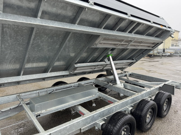 Remolque basculante 3 ejes HENRA de 3,5 t con laterales de aluminio