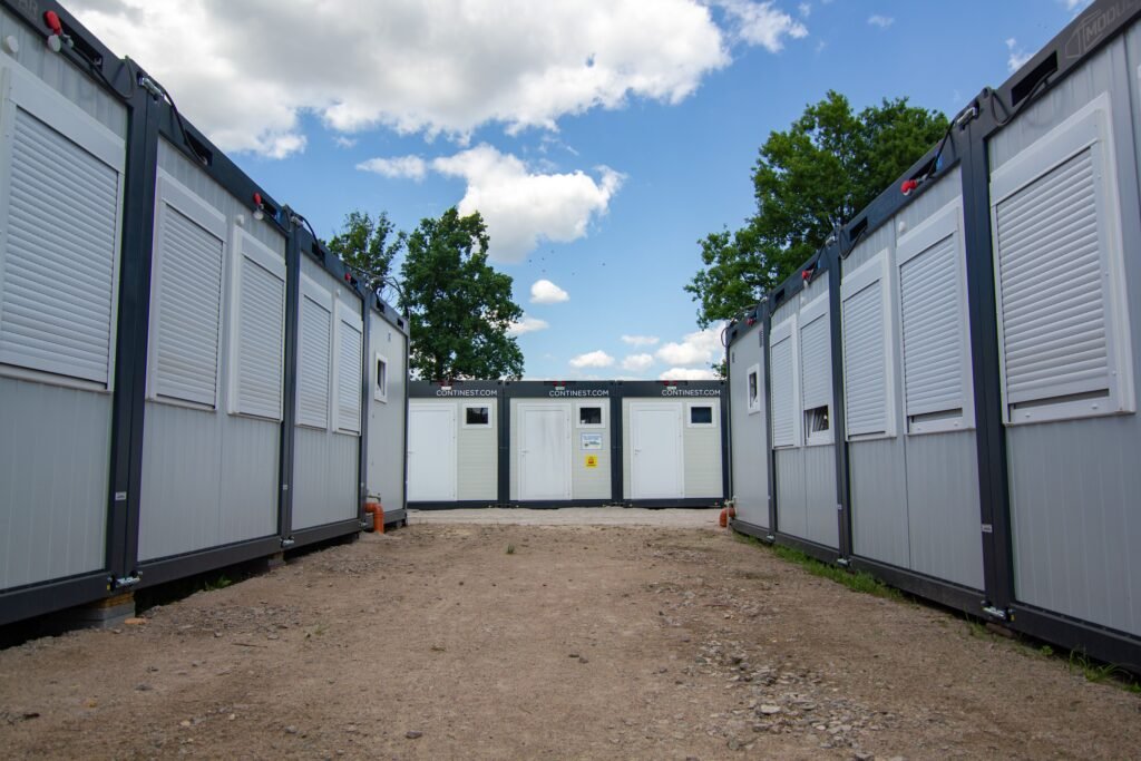 Contenedores modulares acondicionados como oficina de obra en España